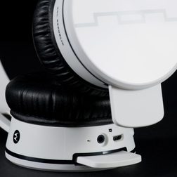 Sol-Republic-Tracks-Air-can-connector