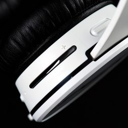 Sol-Republic-Tracks-Air-can-macro