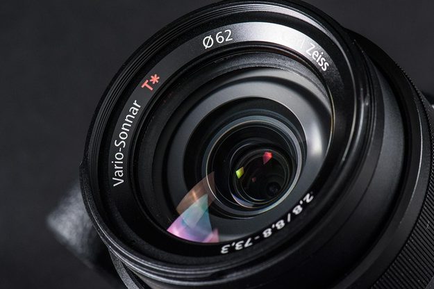 Sony DSC-RX10 review lens macro 2