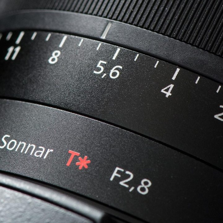 Sony DSC-RX10 review lens top macro