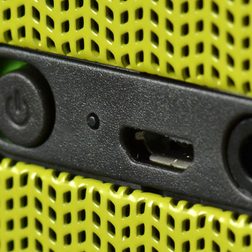 Ultimate Ears Mini Boom controls
