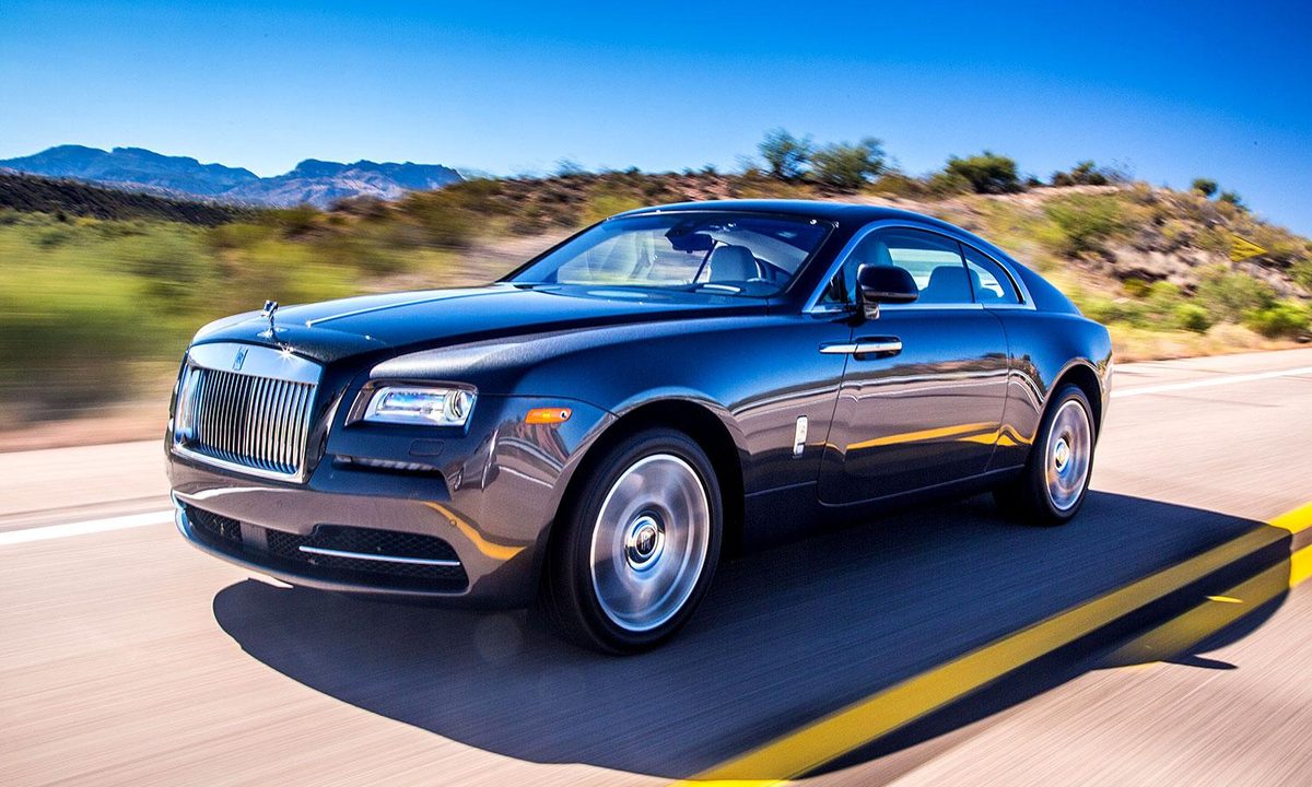 2014 Rolls Royce Wraith front left angle 2