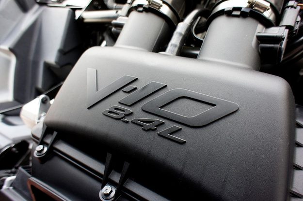 2014 SRT Viper TA engine macro