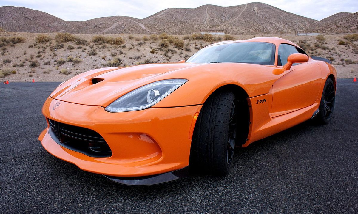 2014 SRT Viper TA front left angle