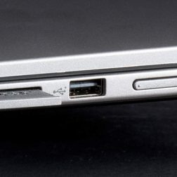 Acer Aspire R7 jacks 2