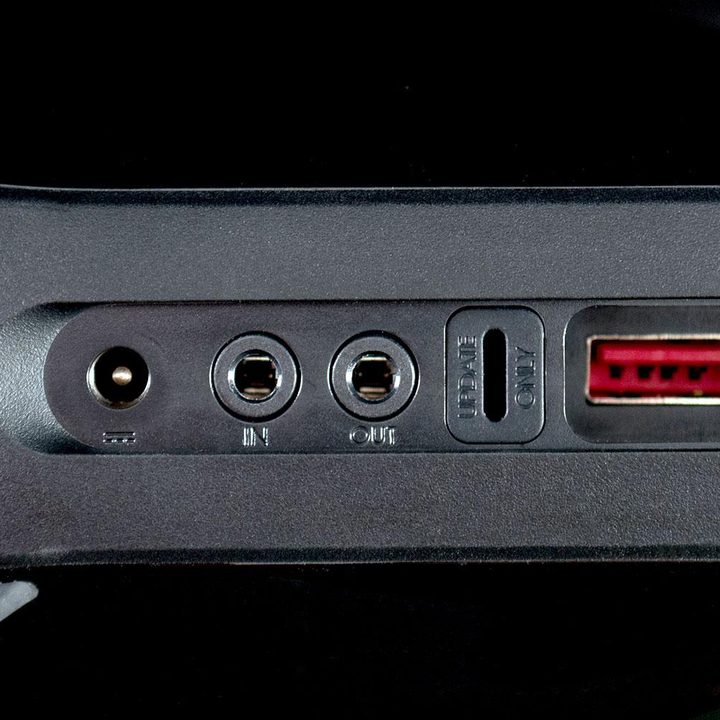 Beats By Dre PillXL back ports