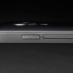 Google Nexus 5 review right side macro