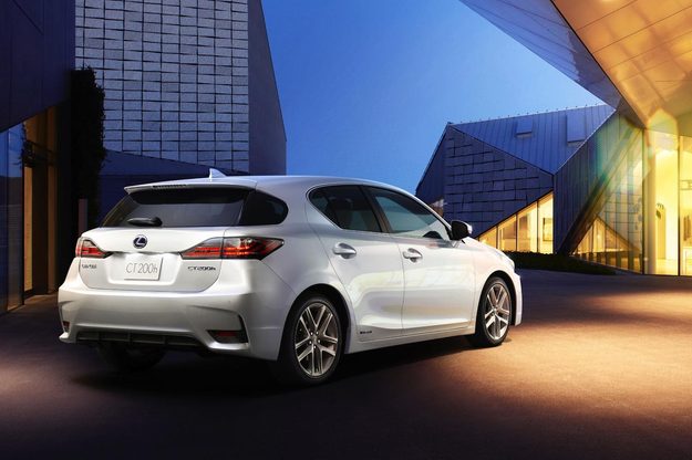 Lexus CT 200h preview2