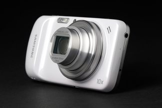 Samsung-Galaxy-S4-Zoom-camera-on-1