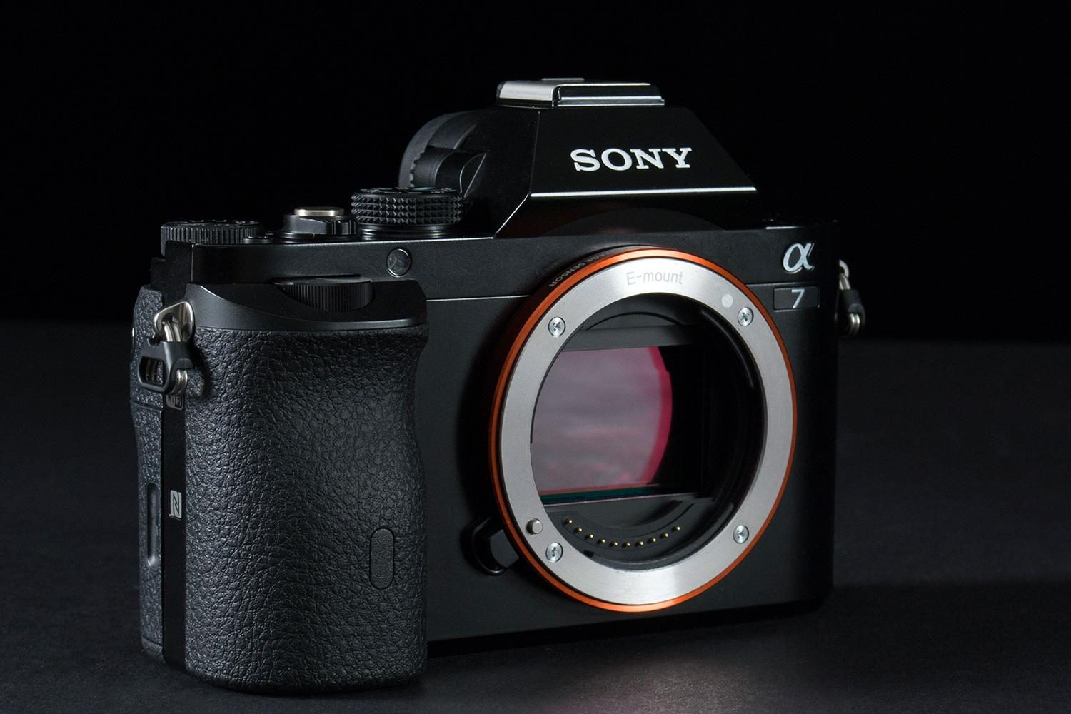 Sony-Alpha-7-lens-off-1