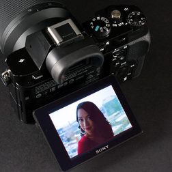 Sony-Alpha-7-screen-tilt-2
