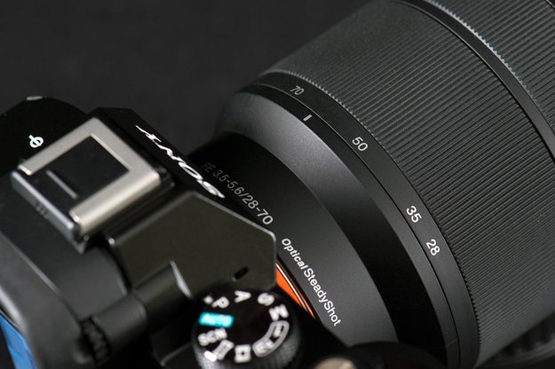 Sony-Alpha-7-zoom-lens-1