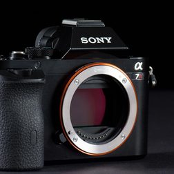 Sony Alpha 7R lens off