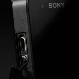 Sony SmartWatch 2 port macro