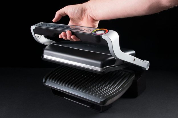 T-fal-Optigrill-handle-in-hand