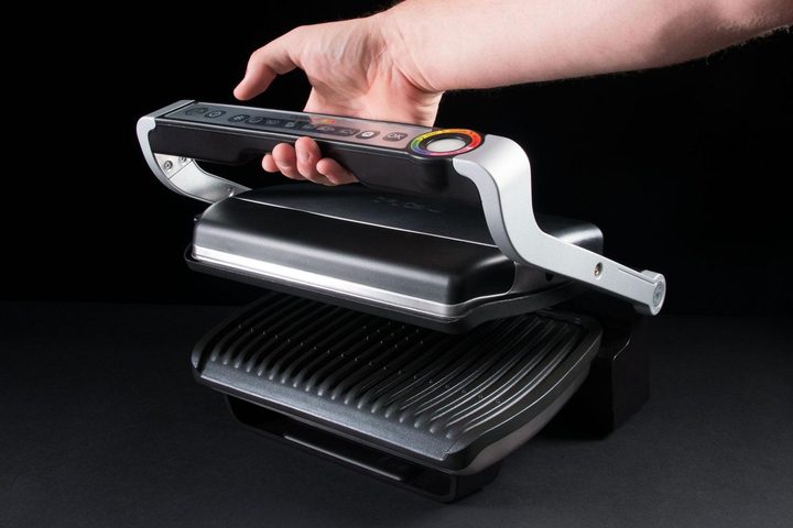 T-fal-Optigrill-handle-in-hand