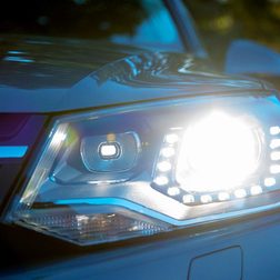 2014 Volkswagen Touareg TDI headlight
