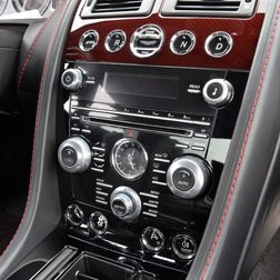 2015-Aston-Martin-V12-Vantage-S-(gray)-center-console