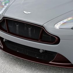 2015-Aston-Martin-V12-Vantage-S-(gray)-grille