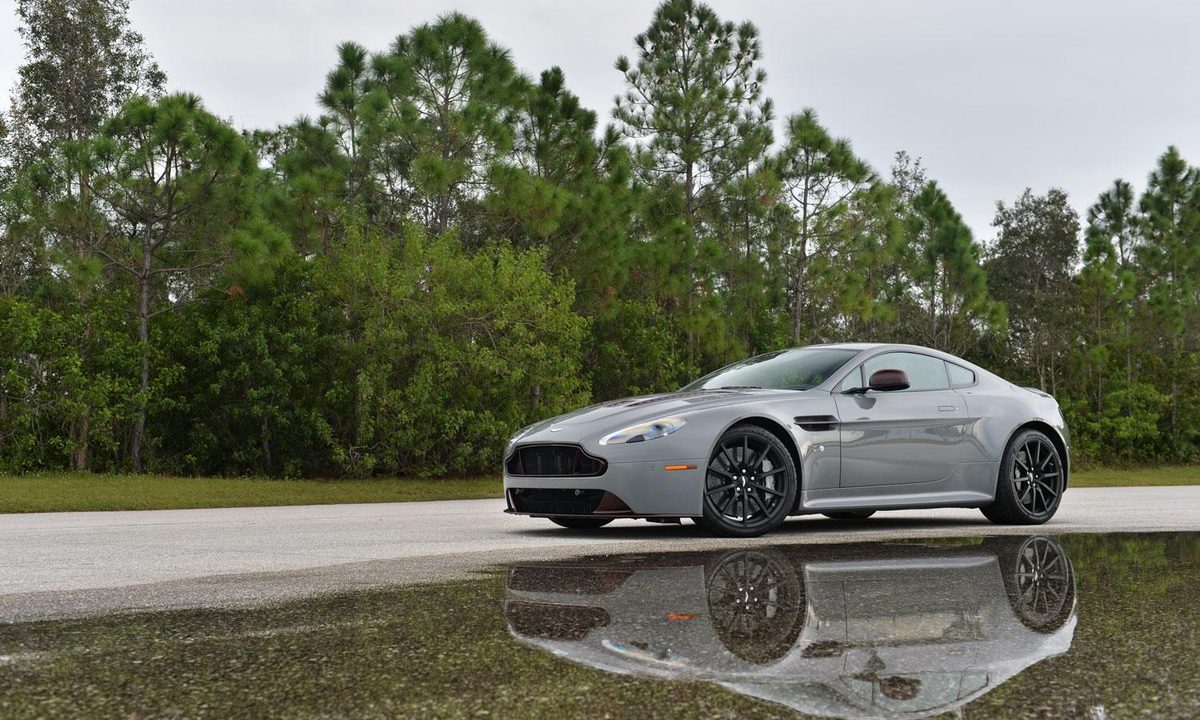 2015-Aston-Martin-V12-Vantage-S-(gray)-reflection-1