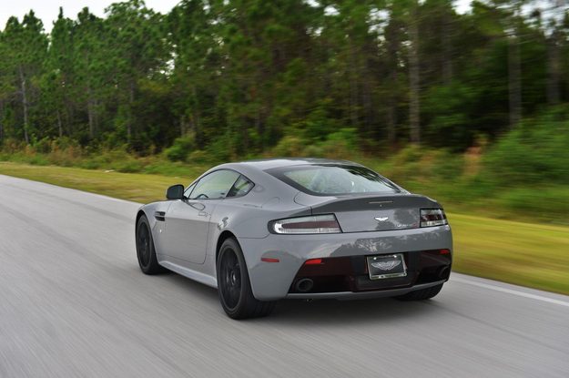 2015-Aston-Martin-V12-Vantage-S-(gray)-speed-lines-1