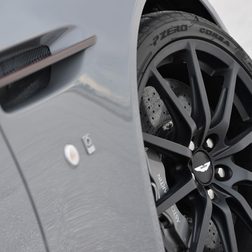 2015-Aston-Martin-V12-Vantage-S-(gray)-wheel-turned