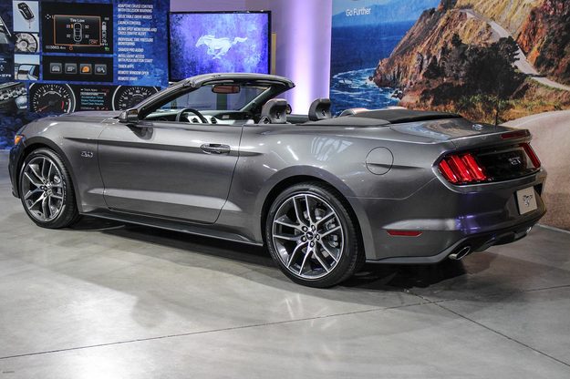 2015 ford mustang side
