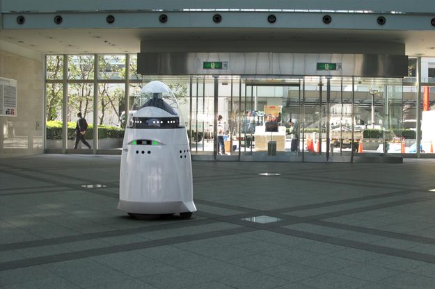 K5-Robot-Guarding-Building
