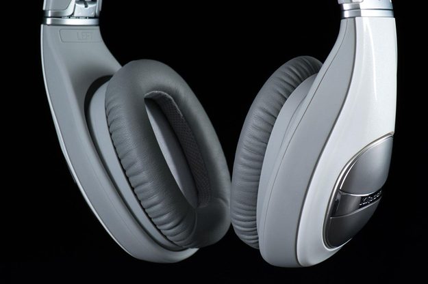 Klipsch Status headphones earcups full