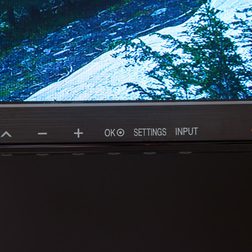 LG LN450W monitor front macro