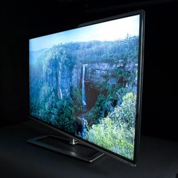 Toshiba L7300U front left angle