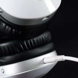 Turtle Beach i30 review headphones buttons cord