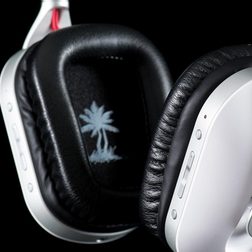 Turtle Beach i60 review headphones front macro buttons