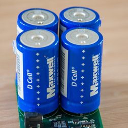 blueshift bamboo speaker a cluster of supercapacitors on circuit board