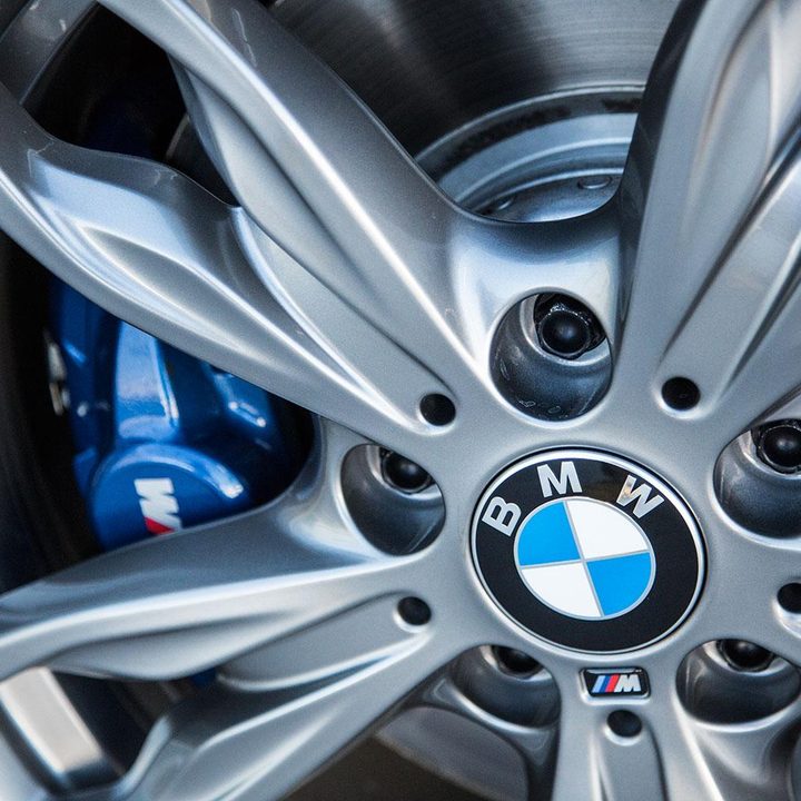 2014 BMW M235i wheel macro