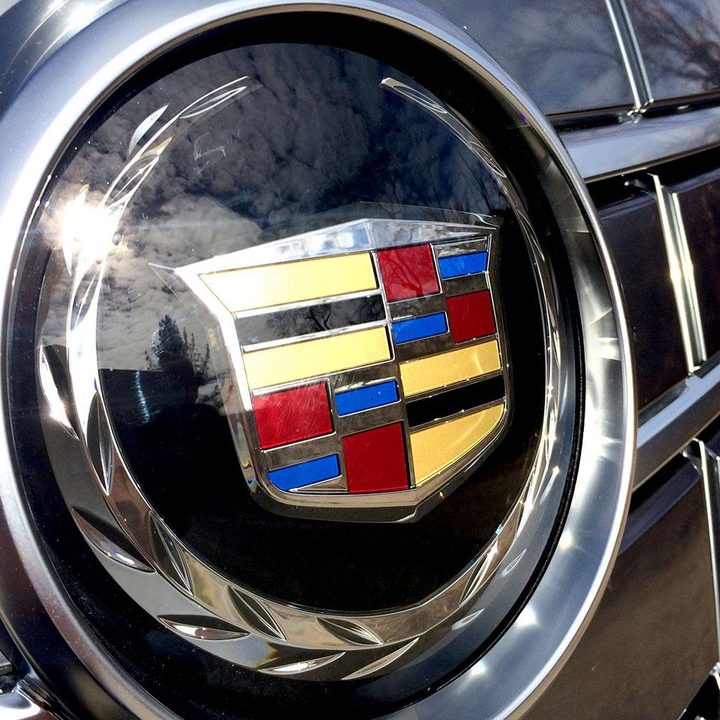 2014 Cadillac ELR front badge
