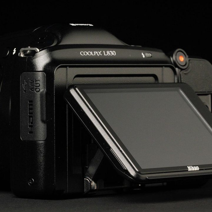 Nikon Coolpix L830 tilted display