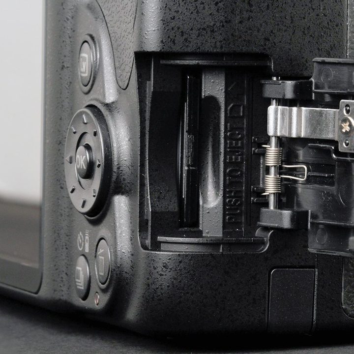 Nikon D3300 memory port 2