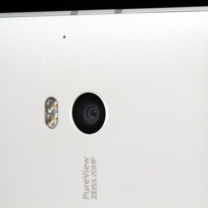 Nokia Lumia Icon rear camera macro