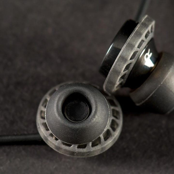 Sol Republic Relay review ear tips macro