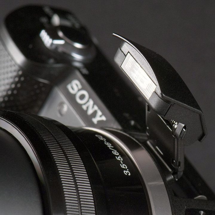 Sony Alpha A5000 flash