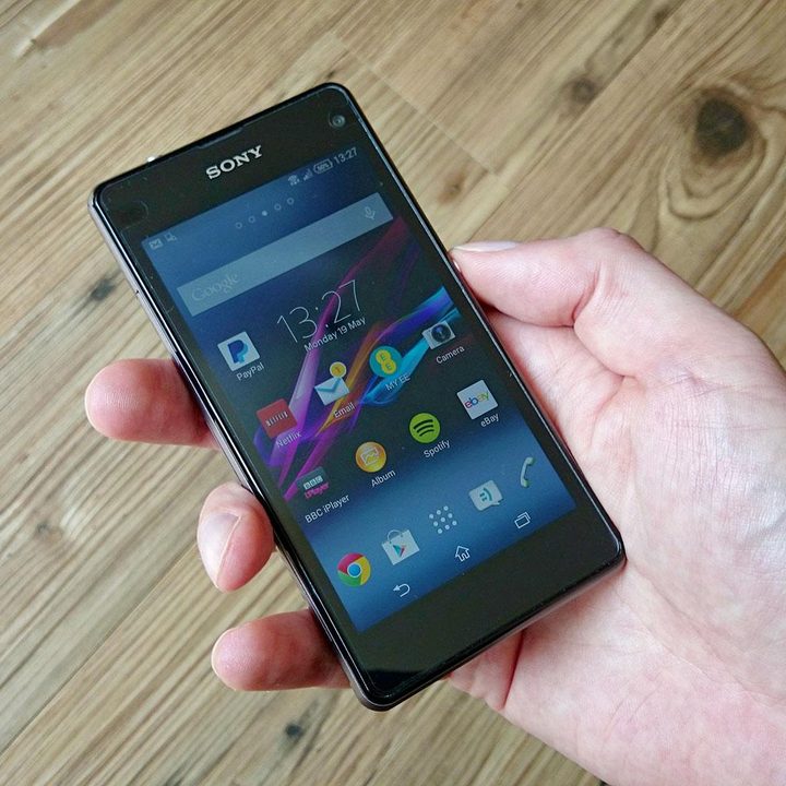 Sony Xperia Z1 Compact hands on front