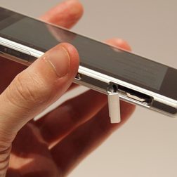 Sony Xperia Z1 Compact right