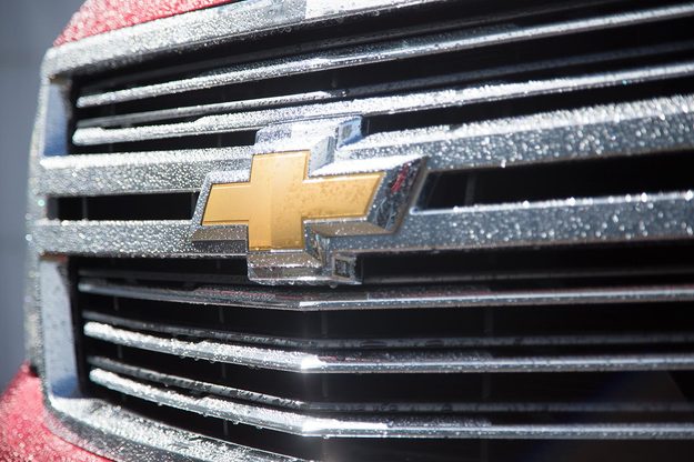 2015 Chevy Tahoe grill macro
