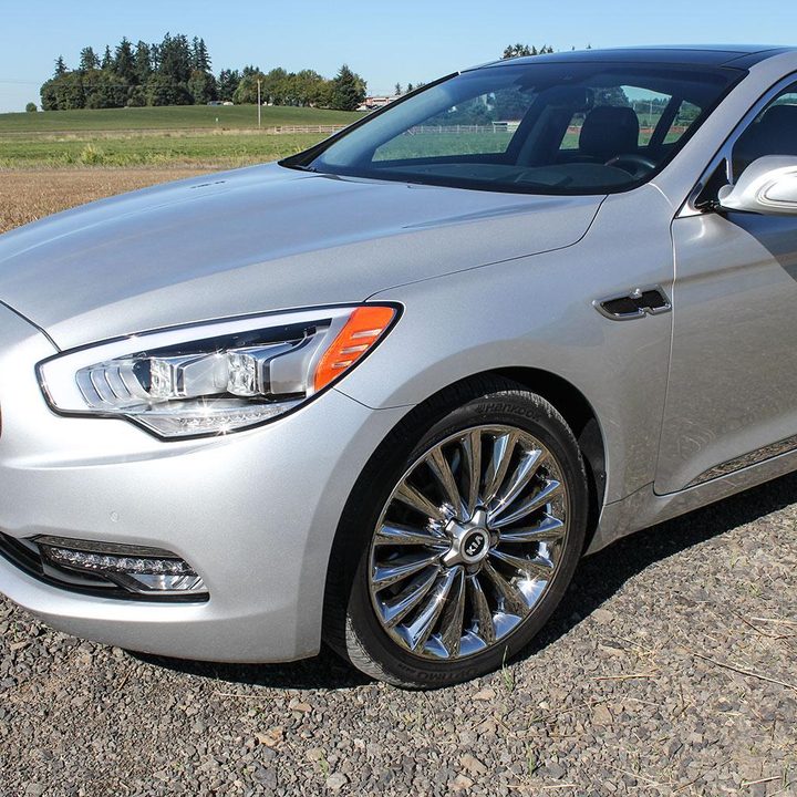 2015 Kia K900 front section