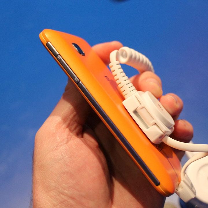 Alcatel OneTouch Fire Firefox OS side 2