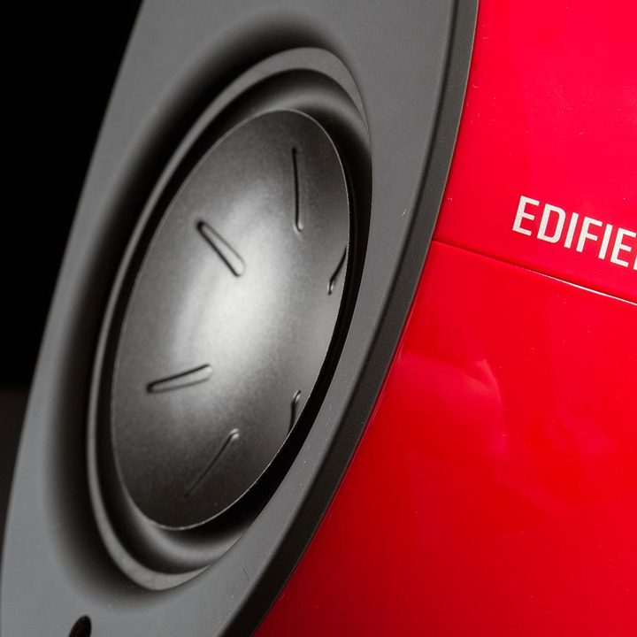 Edifier E25 Luna Eclipse review macro logo