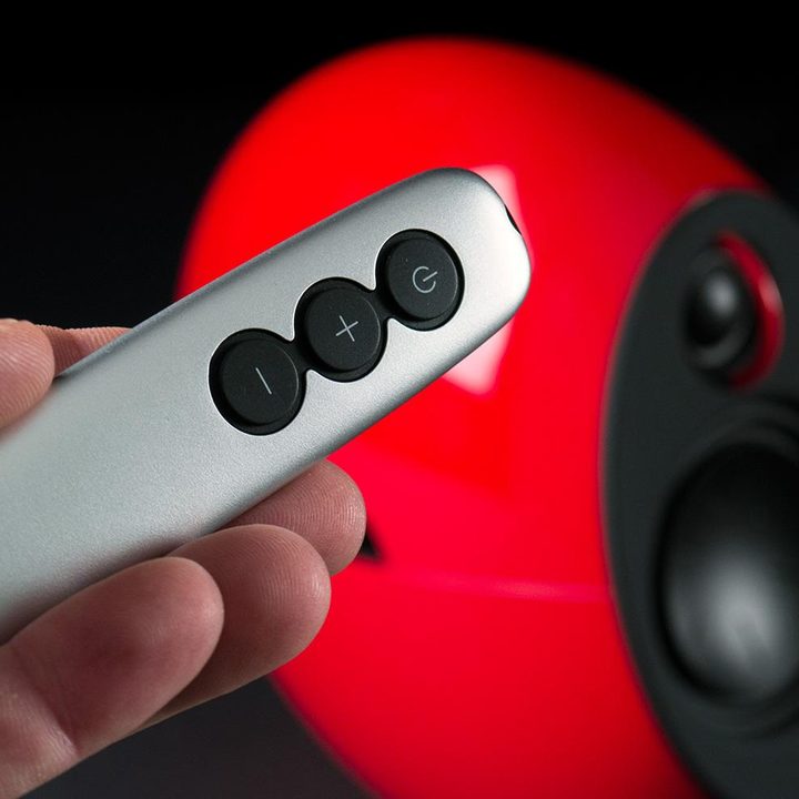 Edifier E25 Luna Eclipse review remote