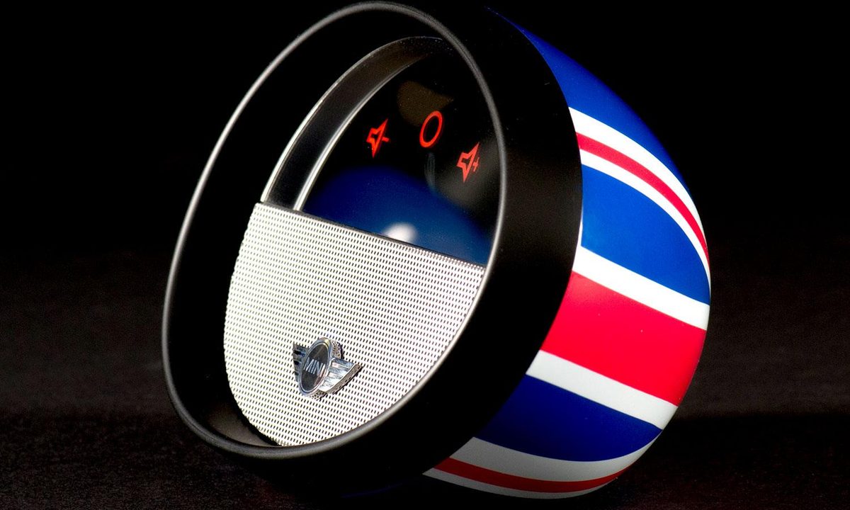 IUI Design MINI Mirror Boombox left angle