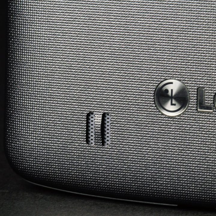 LG G Pro 2 rear speaker macro